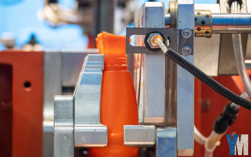 Why Blow Molding Technology is Ideal for Plastic Bottle Production